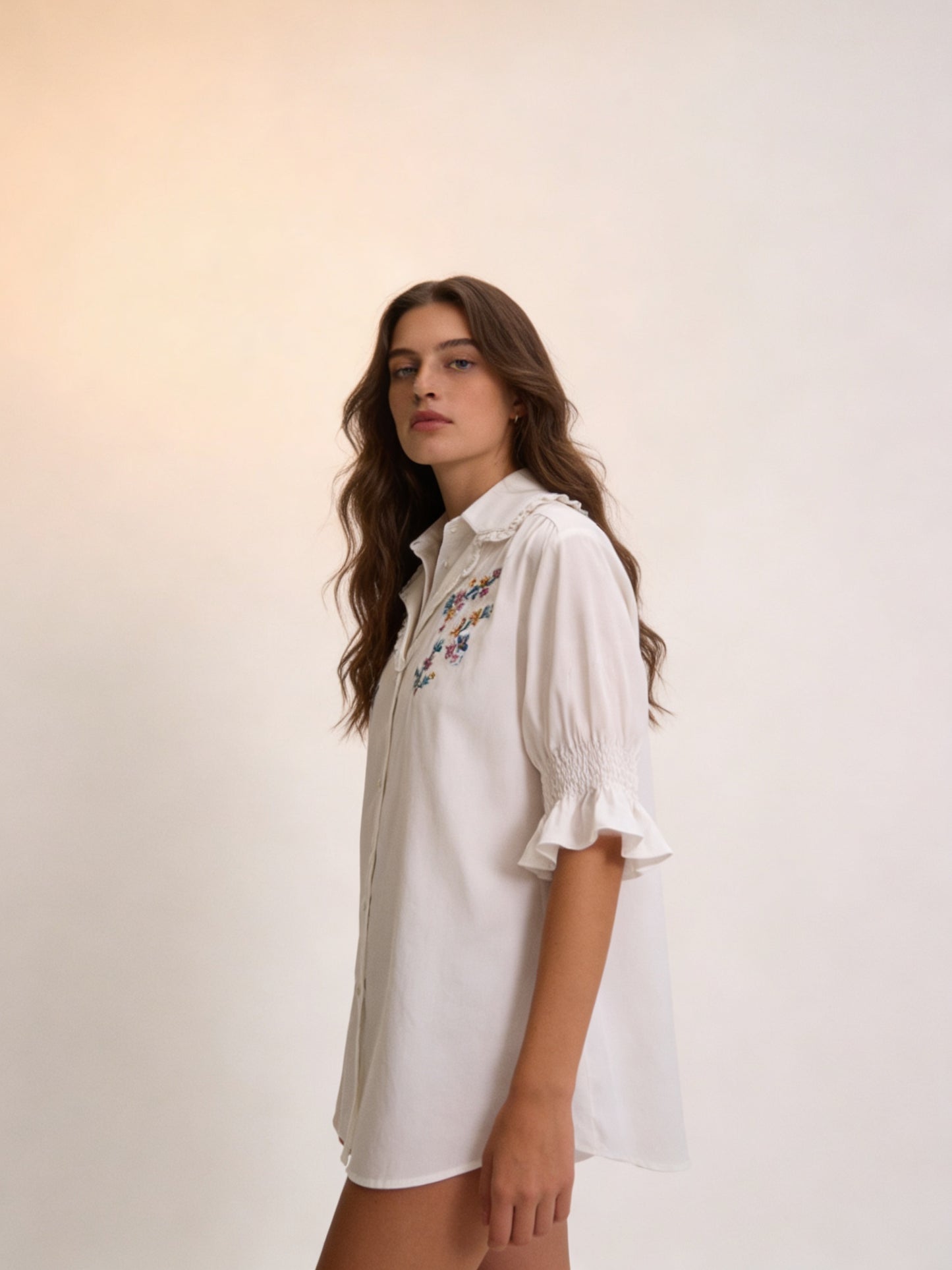 Femme Blouse Courte à Col V avec Broderies Florales 2