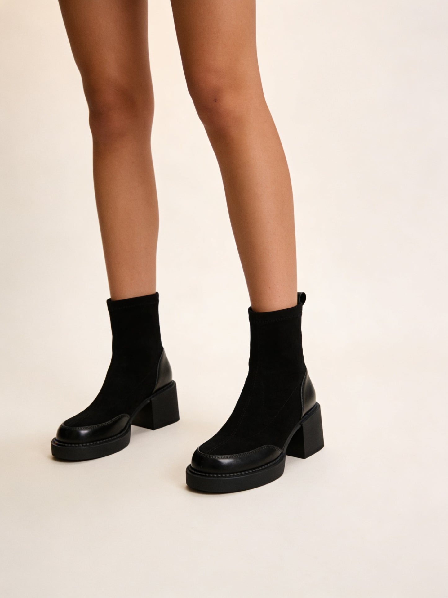 Femme Bottines à Talons Hauts avec Finition Lisse 2