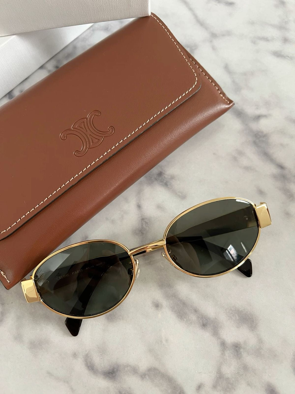 Femme Lunettes de Soleil Ovales avec Monture Métallique et Branches Contrastées