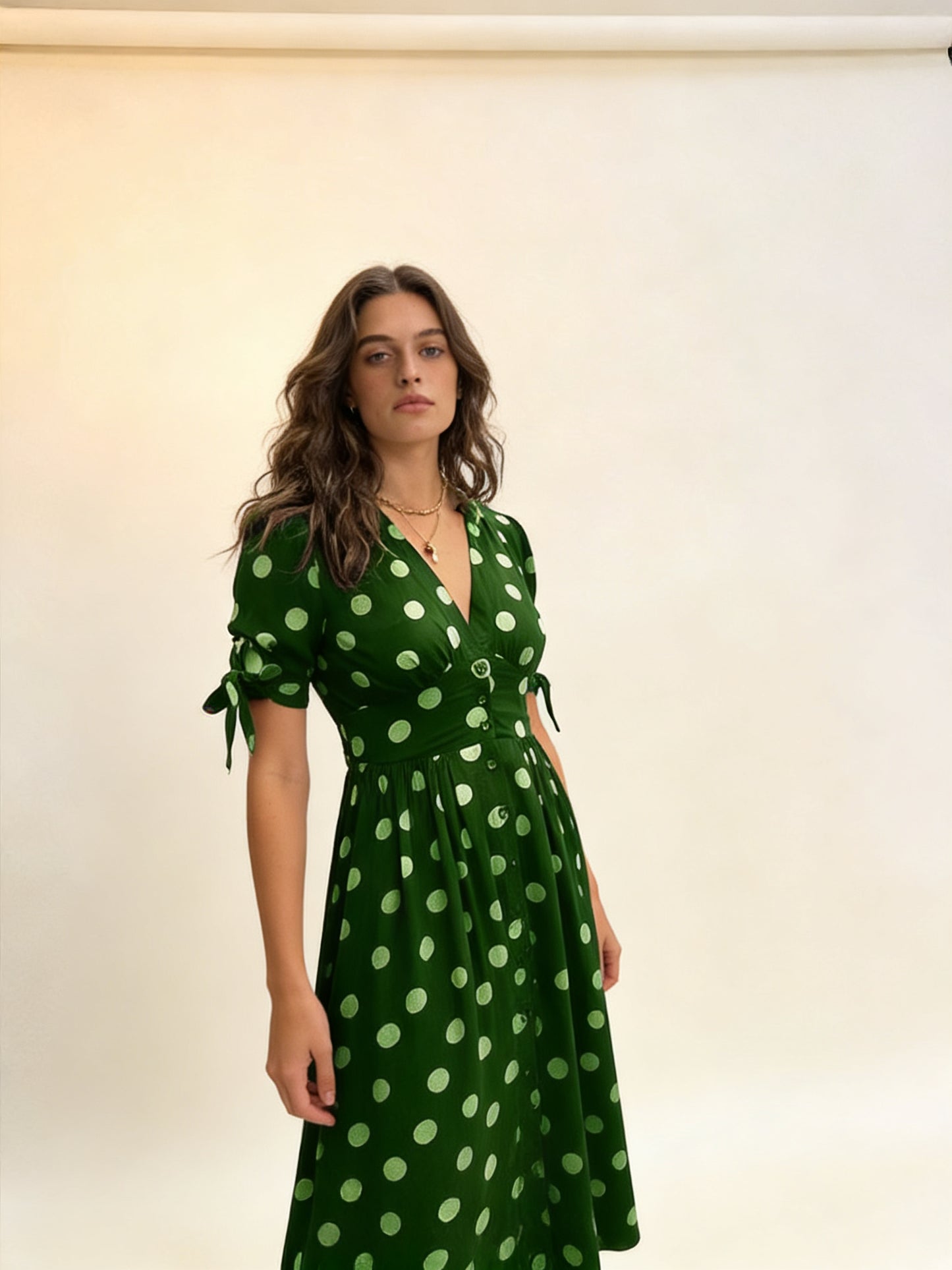 Femme Robe Midi à Pois avec Col en V et Boutons 13