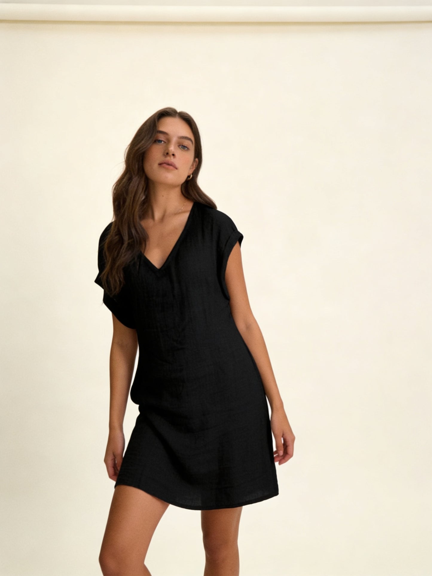 Femme Robe Mini Manches Courtes Encolure V et Coupe Oversized 3