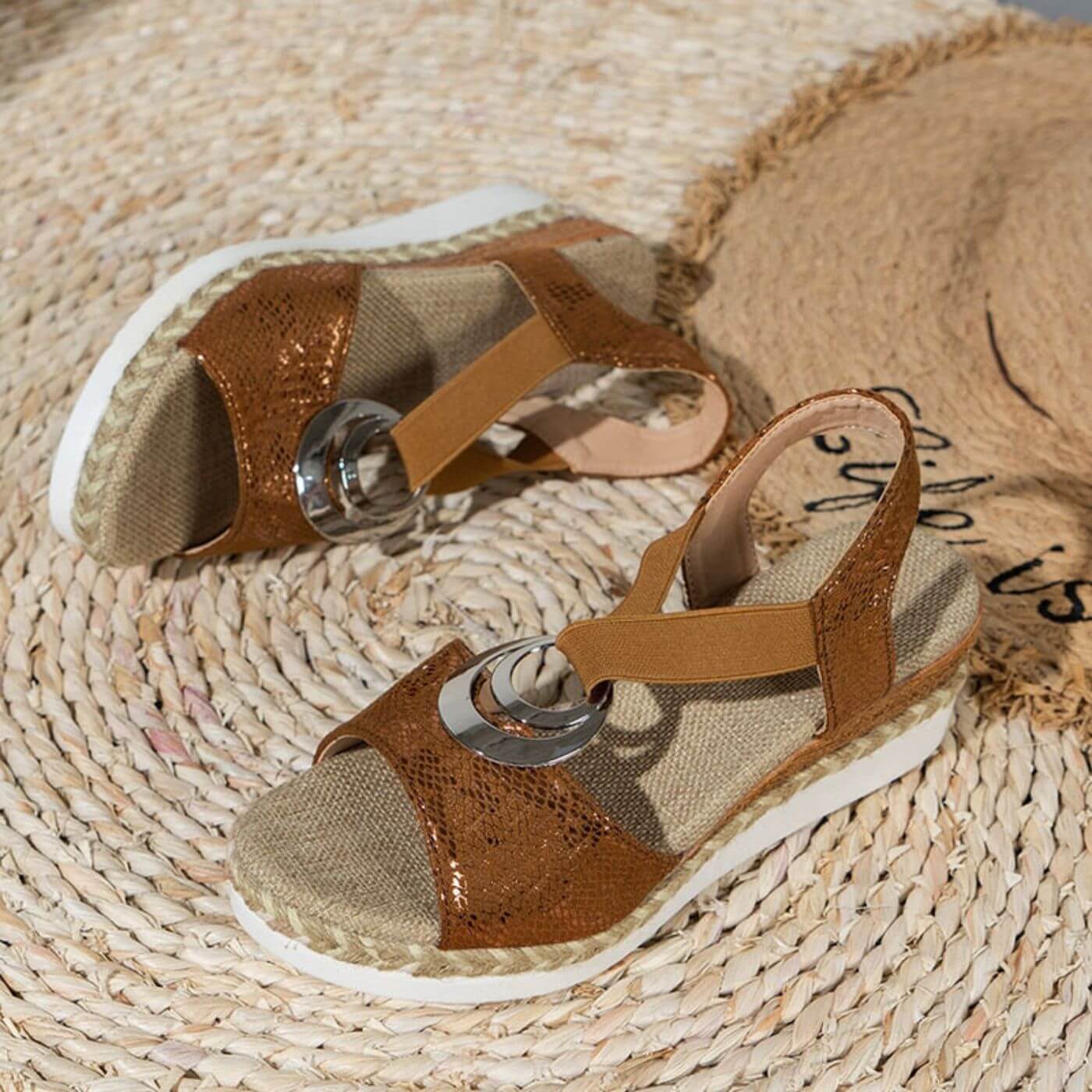 Femme Sandales Compensées à Bride Élastique avec Ornement Métallique