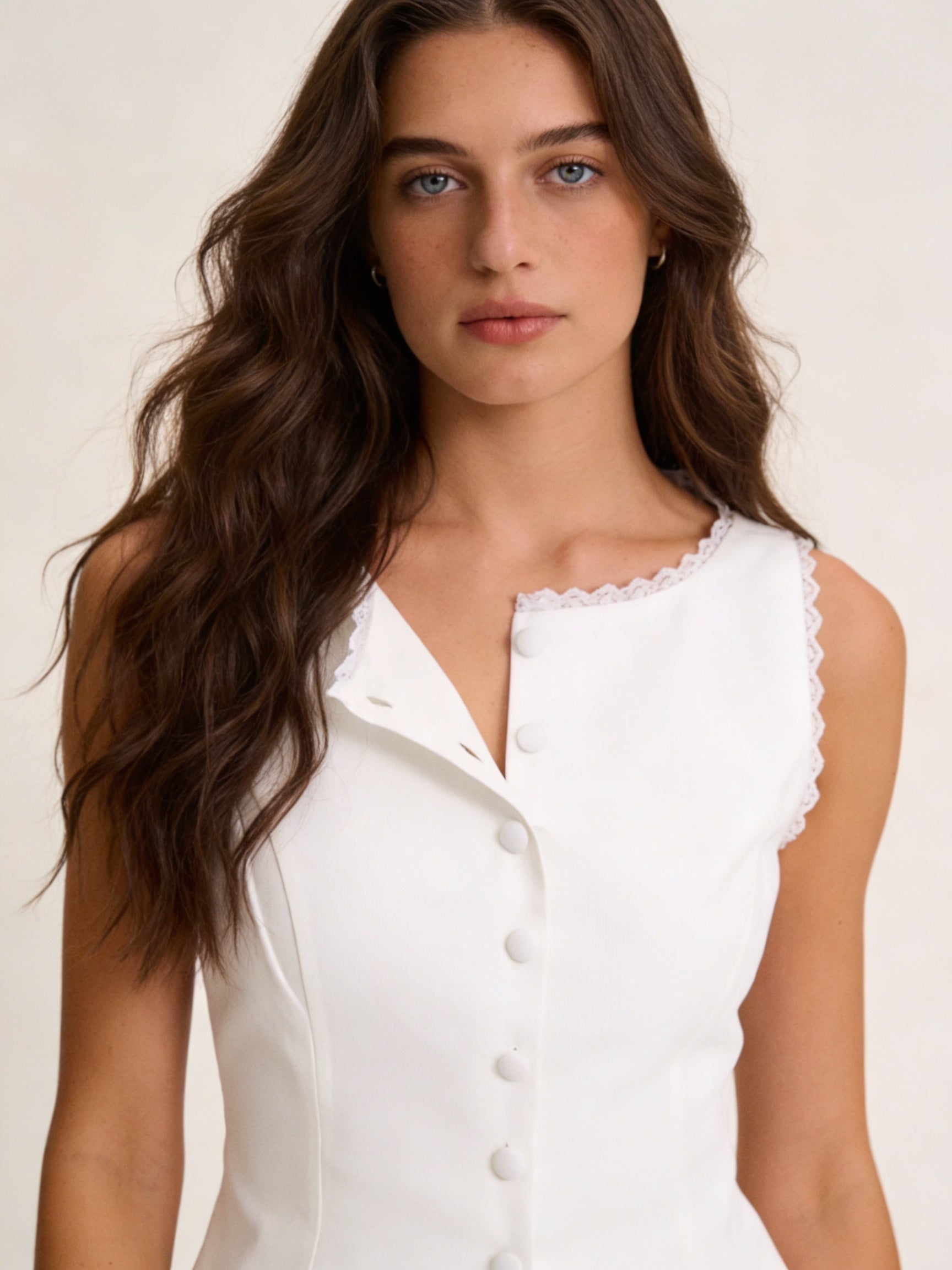 Femme Top sans Manches Col Bateau avec Dentelle et Boutons Slim Fit 4