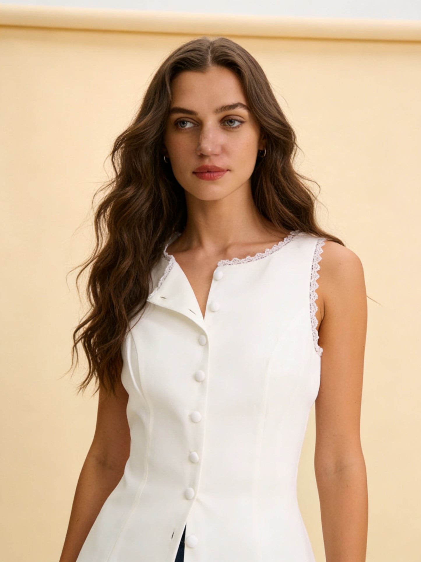 Femme Top sans Manches Col Bateau avec Dentelle et Boutons Slim Fit 5