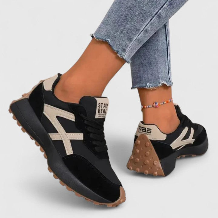 Women's Retro Platform Sneakers with Lace-Up Closure and Contrast Paneling