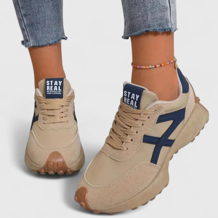 Women's Retro Platform Sneakers with Lace-Up Closure and Contrast Paneling